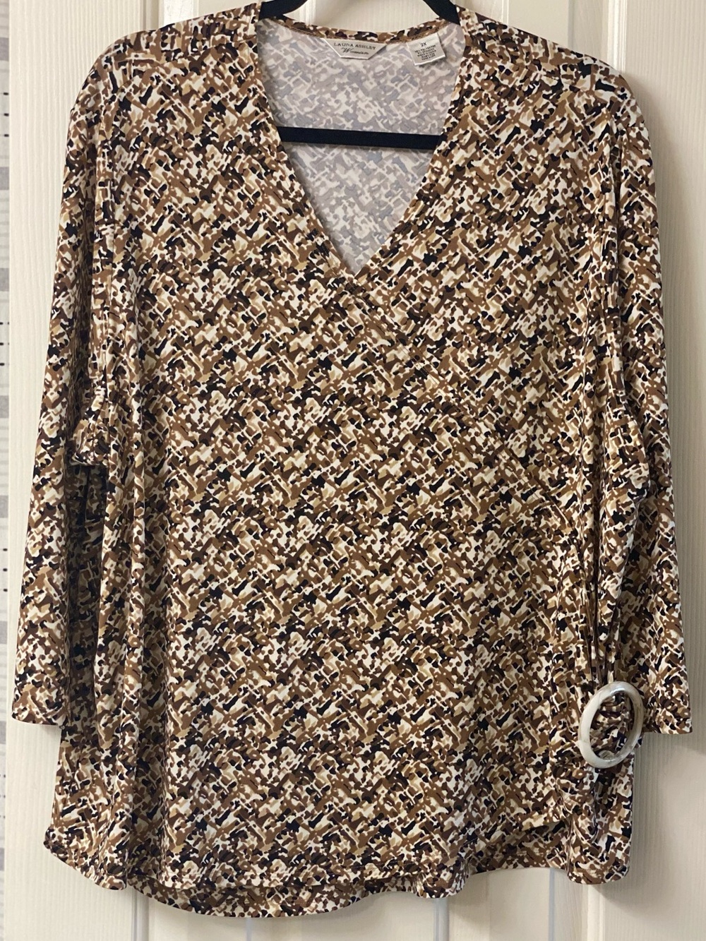 Laura Ashley Woman Faux Wrap V-Neck Multicolor 3/4 Sleeve Stretch Top - Size 2X